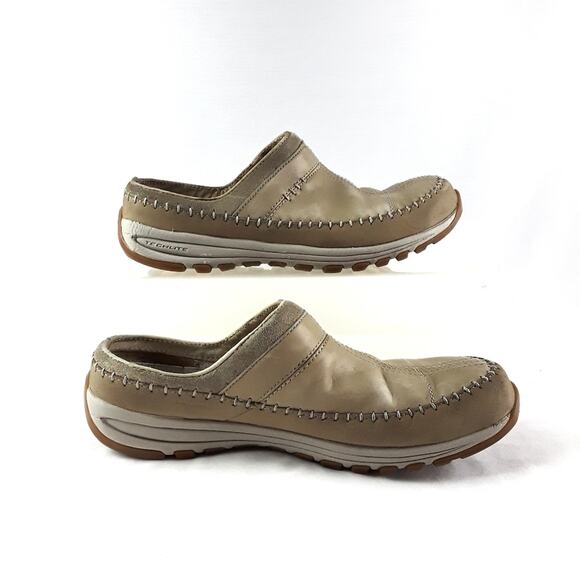 Leather Slip On Mules COLUMBIA Beige Flats Outdoor Shoe Sz 8 Outdoors Loungewear - Picture 3 of 9